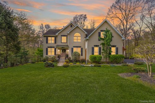61 Hallocks Run, Somers, NY, 10589-2824 | Card Image