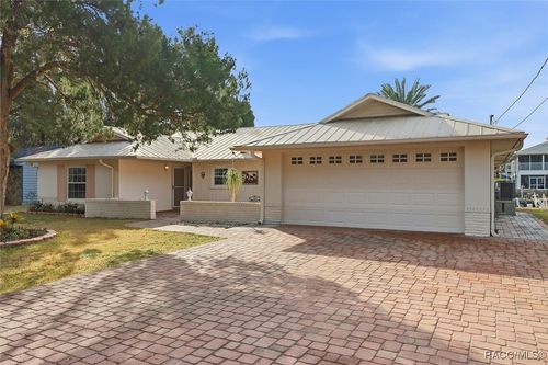11290 W Amerindian Ct, Crystal River, FL, 34429-5226 | Card Image