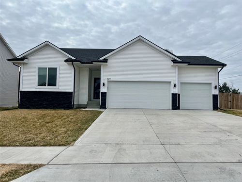 5611 Leyden Ave, Des Moines, IA, 50317-5026 | Card Image