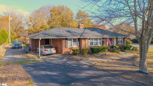 2 Burgundy Dr, Greenville, SC, 29615-1216 | Card Image