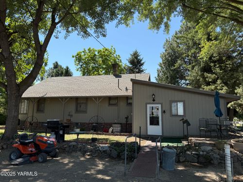 221 Jackson St, Mabton, WA, 98935-5916 | Card Image