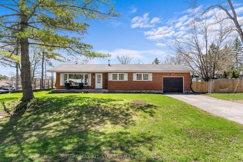 49 Kennedy Dr, Fenelon Falls, ON, K0M1N0 | Card Image