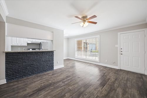 apt-5-201 Emerson St, Houston, TX, 77006-4550 | Card Image