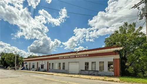 426 Illinois Ave, Saint Joseph, MO, 64504-1435 | Card Image