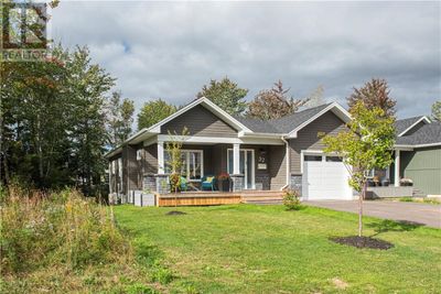 32 Flagstone Crt, House other with 3 bedrooms, 3 bathrooms and null parking in Riverview NB | Image 2