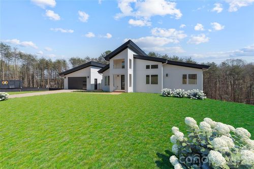 5733 Selkirk Dr, Hickory, NC, 28601-8923 | Card Image