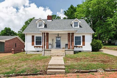 218 N 3rd St, Pulaski, TN, 38478-2802 | Card Image