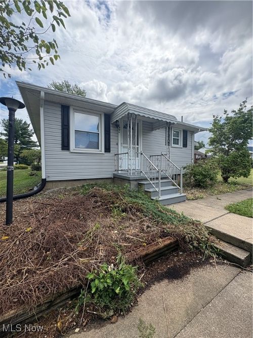 996 Lincoln Ave, Girard, OH, 44420-1946 | Card Image