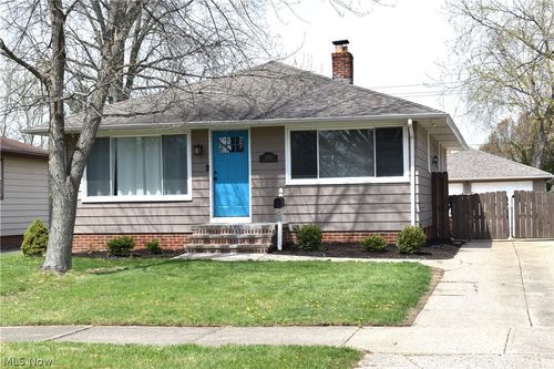 11062 Blossom Ave, Parma Heights, OH, 44130-4427 | Card Image