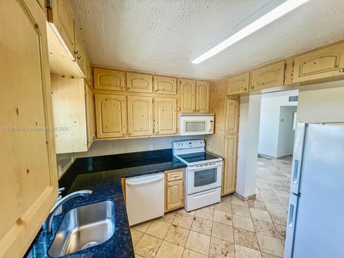 apt-716-2025 Ne 164th St, North Miami Beach, FL, 33162-4160 | Card Image
