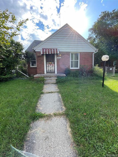 19374 Charest St, Detroit, MI, 48234-1646 | Card Image