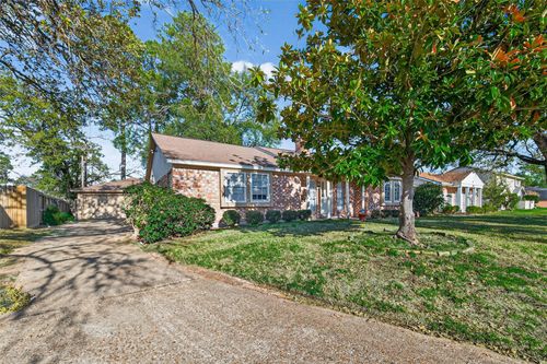 6038 Greenmont Dr, Houston, TX, 77092-2332 | Card Image