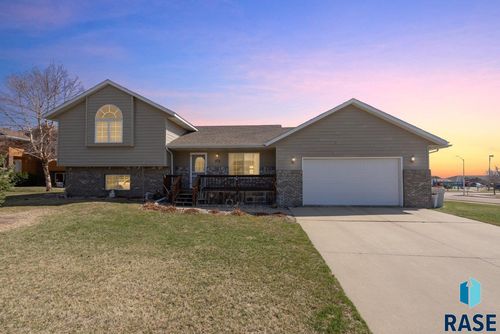 220 S Augusta Ave, Brandon, SD, 57005-6686 | Card Image