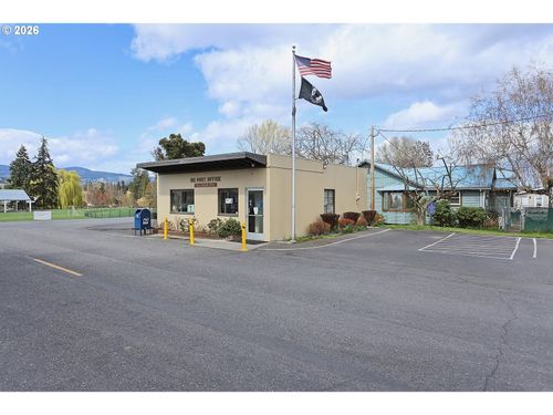 3666 Atkinson Dr, Hood River, OR, 97031-8844 | Card Image