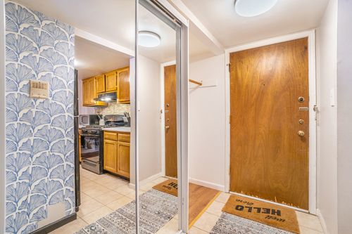 209-7930 Woodglen Ln, Downers Grove, IL, 60516-4563 | Card Image