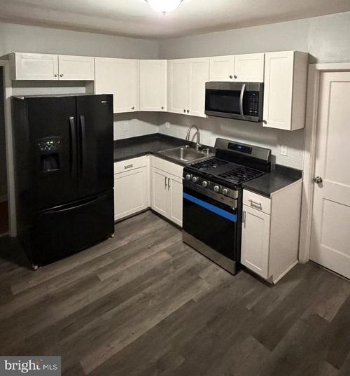 5 Samuel St, Trenton, NJ, 08610-5913 | Card Image