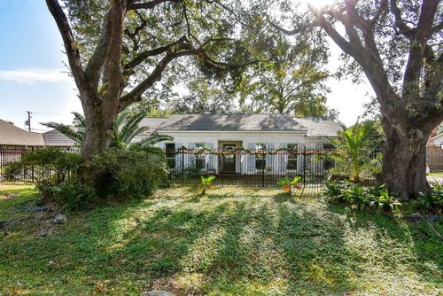 9235 Pecos St, Houston, TX, 77055-4527 | Card Image