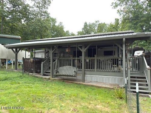 18 Chestnut Oak Dr, Crossville, TN, 38571-1272 | Card Image