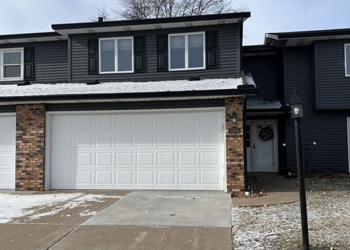 5954 Crow Valley Park Dr, Davenport, IA, 52807-2953 | Card Image