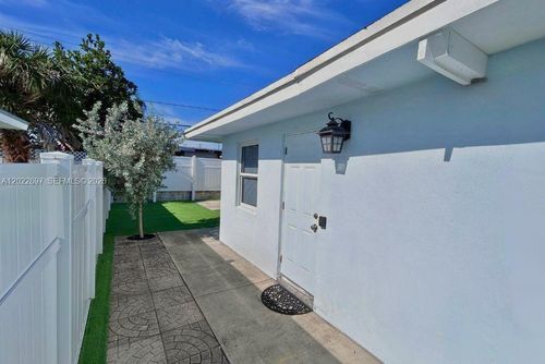 a5-1041 Ne 9th Ave, Fort Lauderdale, FL, 33304 | Card Image