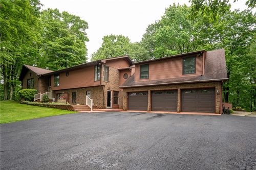 133 Windswept Dr, Latrobe, PA, 15650-5382 | Card Image