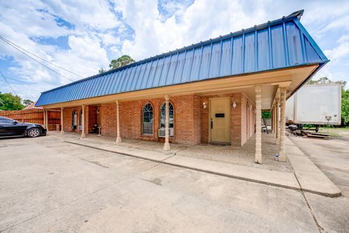 811 N Travis St, Liberty, TX, 77575-3531 | Card Image