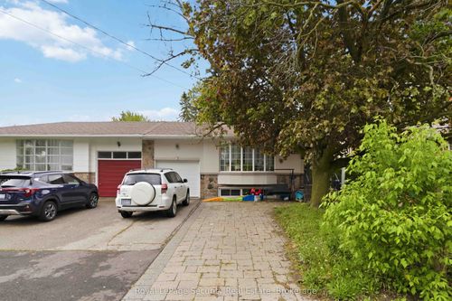 3438 The Credit Woodlands Road, Mississauga, ON, L9S1Z6 | Card Image