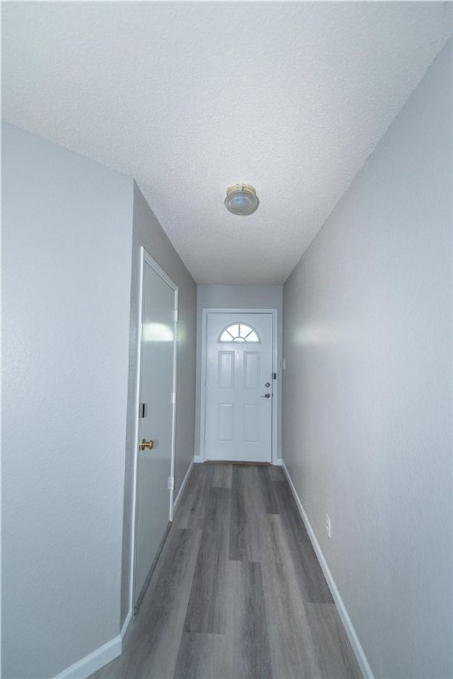 Front door entryway | Image 12