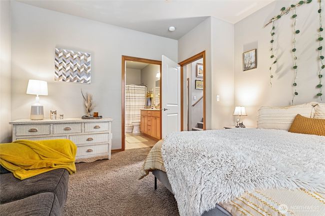 Main level primary suite with full bath and walk-in closet | Image 13