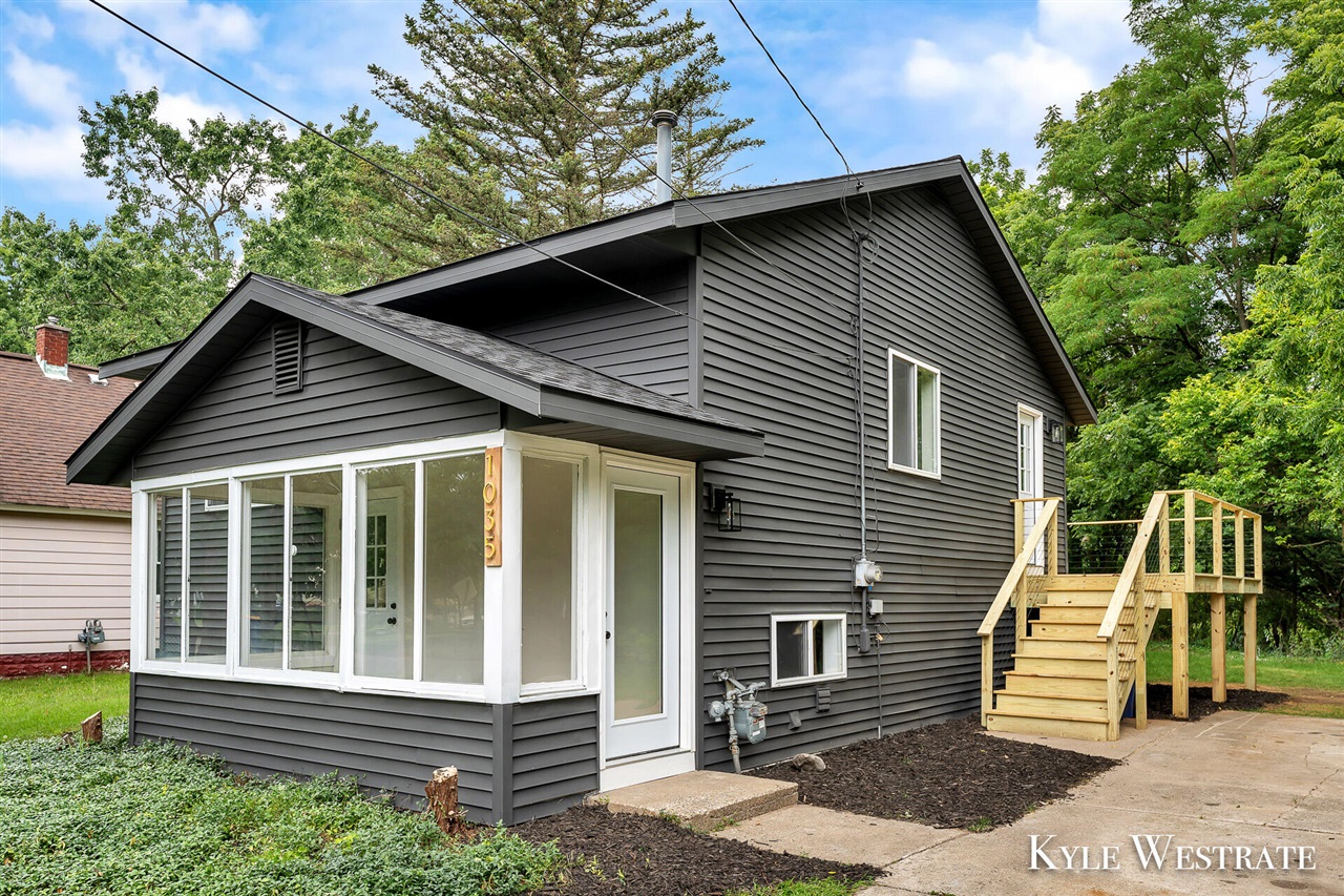 Johnston St, Grand Rapids, MI 49507
