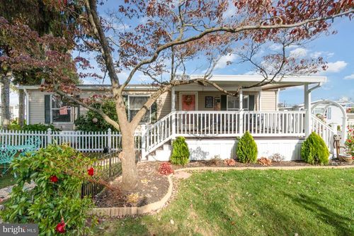 8 Janis Rd, Gordonville, PA, 17529-9540 | Card Image