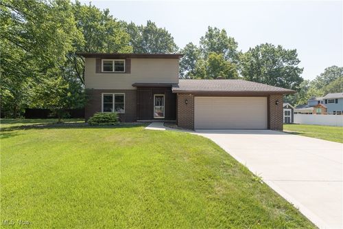 369 Tulip Trl, Wadsworth, OH, 44281-1246 | Card Image