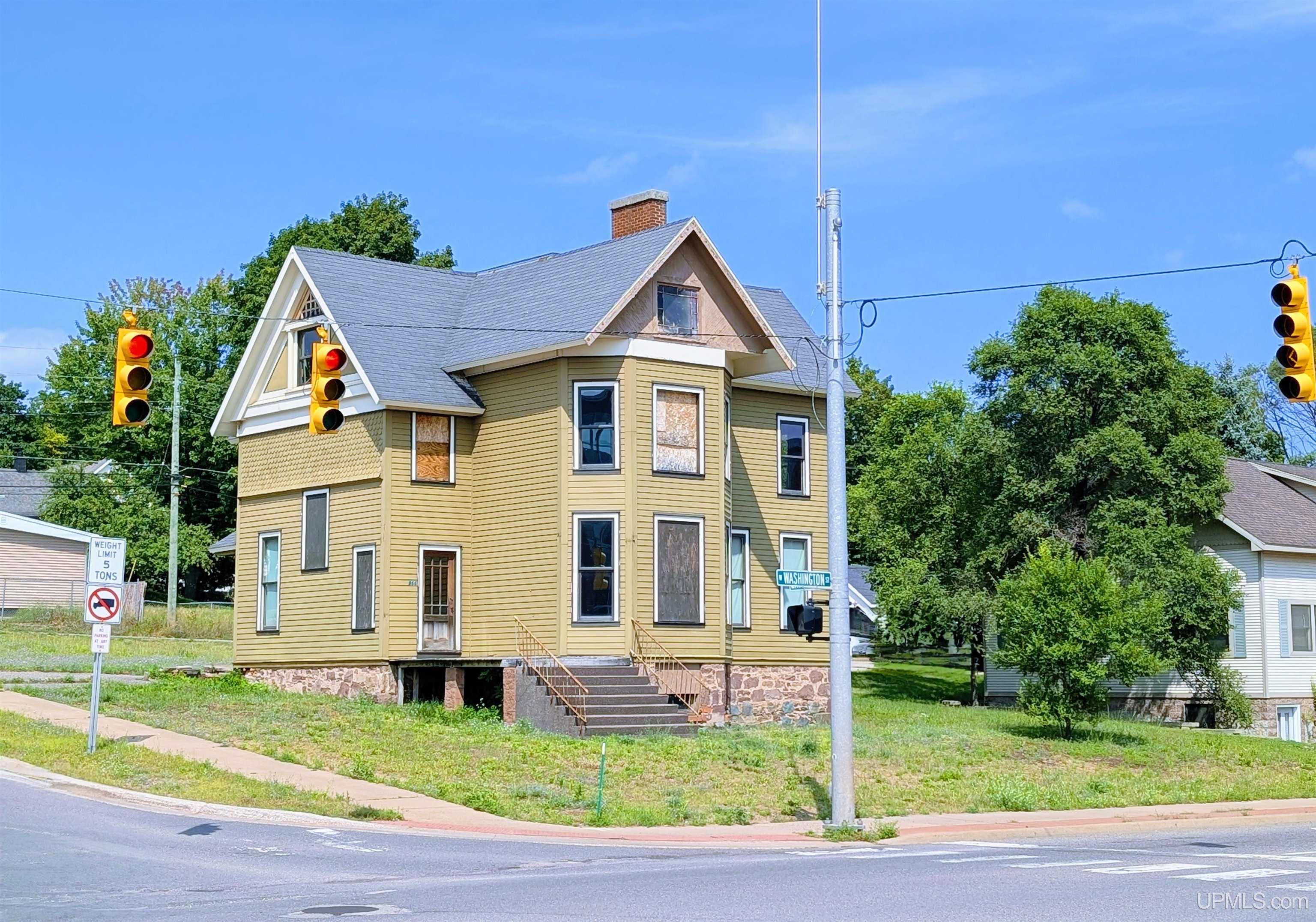 866 W Washington St, Marquette, MI 49855