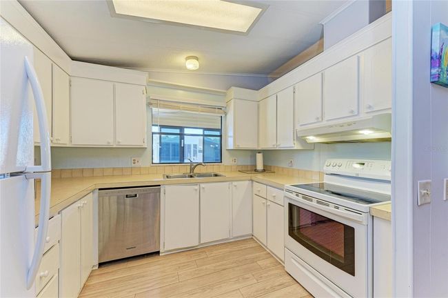 216 Palm Air Dr, House other with 2 bedrooms, 2 bathrooms and null parking in OSPREY FL | Image 10