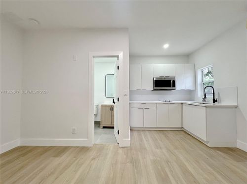 b-2480 Nw 96th St, Miami, FL, 33147-2440 | Card Image