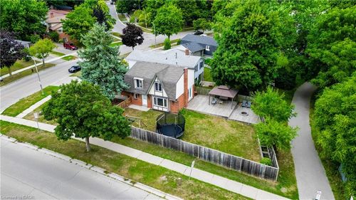 204 Country Hill Dr, Kitchener, ON, N2E1R6 | Card Image