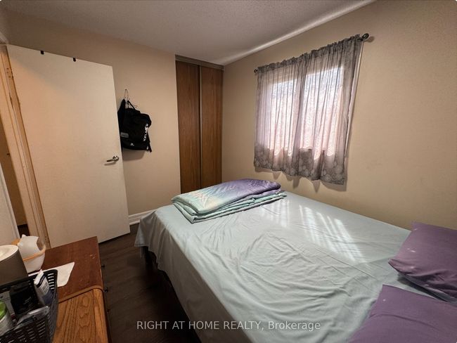 UPPER - 8 Pluto Dr, House attached with 3 bedrooms, 1 bathrooms and 2 parking in Brampton ON | Image 12