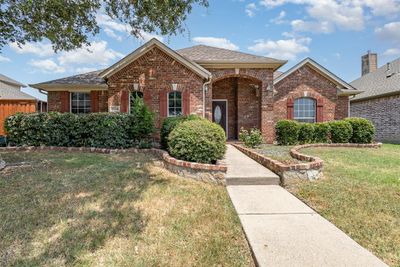 View of front of property featuring a front yard | Image 1