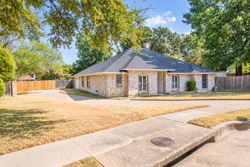 301 Morrison Ct, Euless, TX, 76039-2019 | Card Image