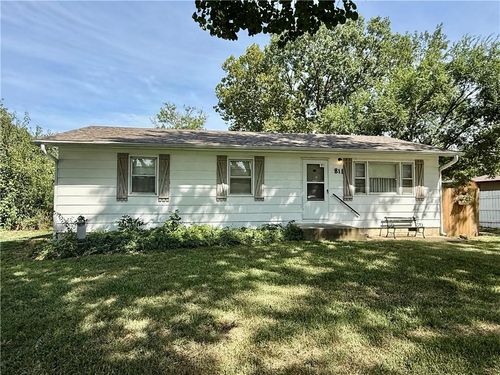 811 Jarboe St, Burlington, KS, 66839-1113 | Card Image