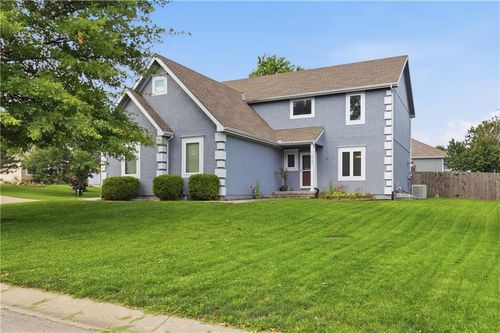 1820 160th St, Basehor, KS, 66007-9325 | Card Image