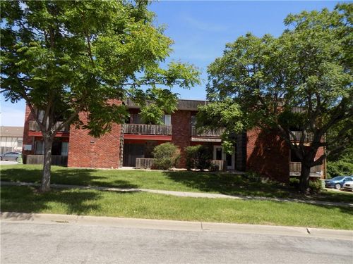 622 Schwarz Rd, Lawrence, KS, 66049-4545 | Card Image