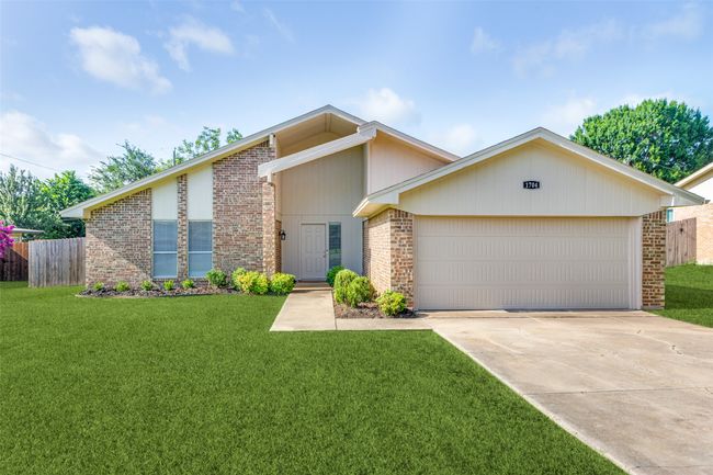 1704 Edge Hill Rd, House other with 3 bedrooms, 2 bathrooms and null parking in Benbrook TX | Image 22