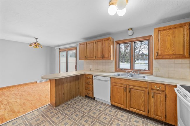 11 - 11 Highcrest Park, Condo with 2 bedrooms, 2 bathrooms and 2 parking in Webster MA | Image 14