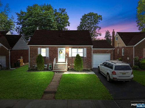 15 Carrelton Dr, Paterson, NJ, 07522-1006 | Card Image