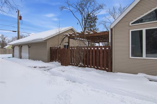 1014 W Willow St, Chippewa Falls, WI, 54729-2150 | Card Image