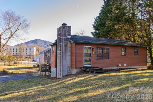 56 Vance Ave, Black Mountain, NC, 28711-6400 | Card Image