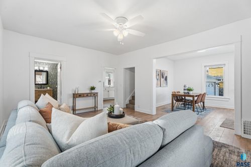 311 E 18th St Street, Sioux Falls, SD, 57105 | Card Image