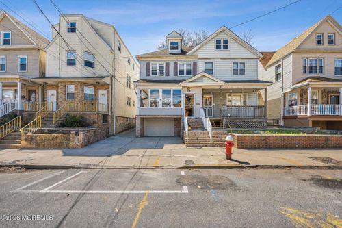 28 Willow St, Bayonne, NJ, 07002-4704 | Card Image