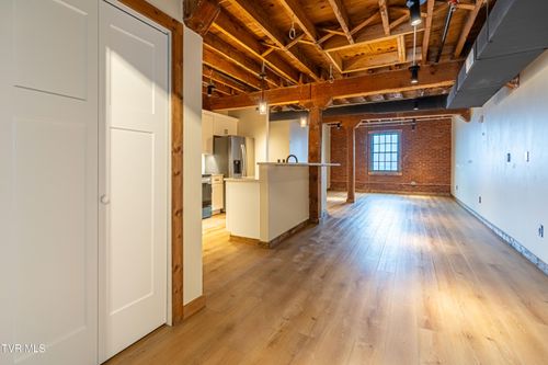 600-453 E Main St, Kingsport, TN, 37660-4852 | Card Image